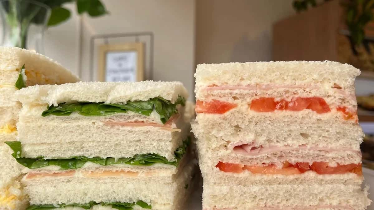 Sándwiches de miga de jamón, queso y tomate de Los Tronce